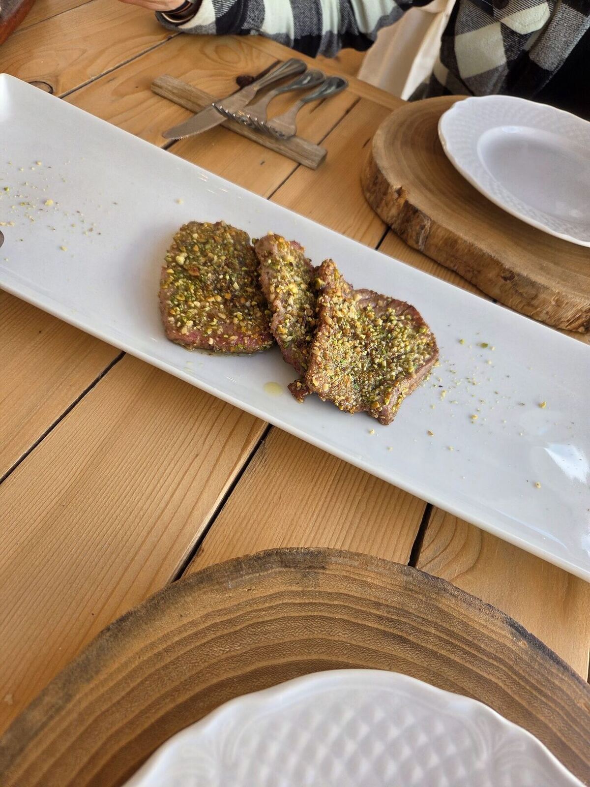 Tonno scottato in crosta di pistacchio